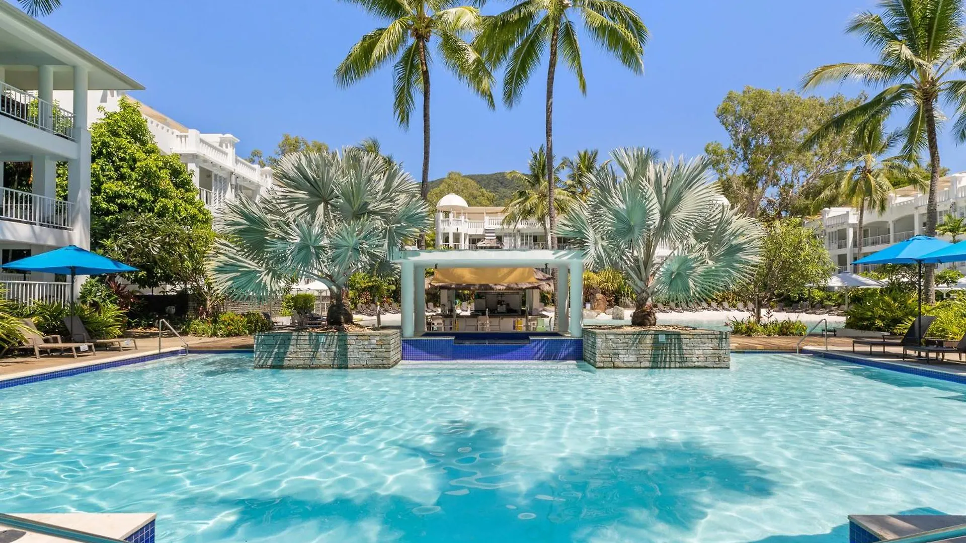 Oasis At The Beach Club: A Tropical Chic Retreat بالم كوف
