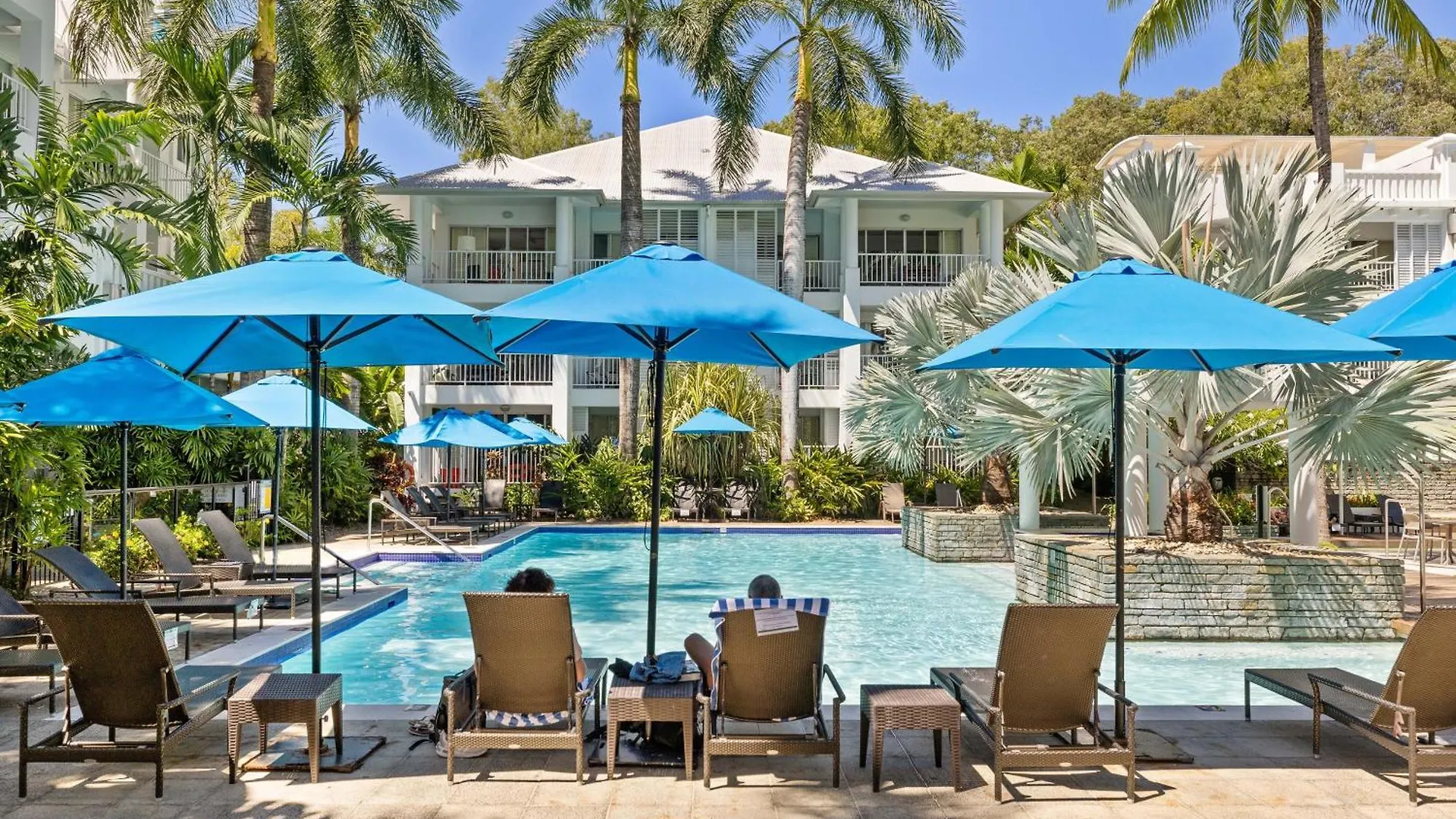 Oasis At The Beach Club: A Tropical Chic Retreat بالم كوف شقة